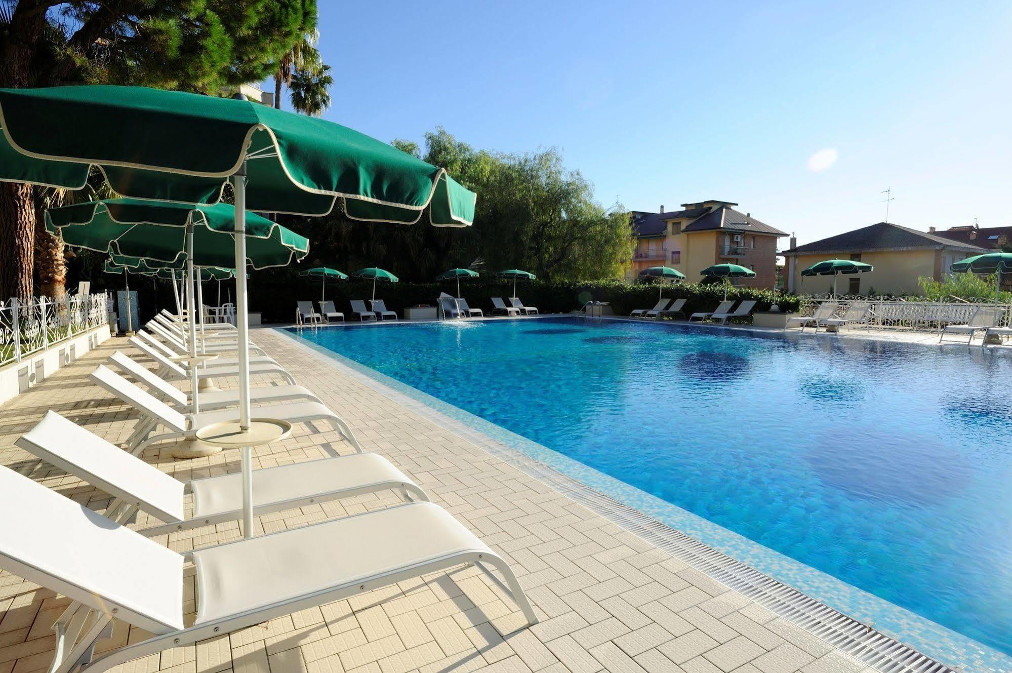 Residence Oliveto Ceriale Zewnętrze zdjęcie